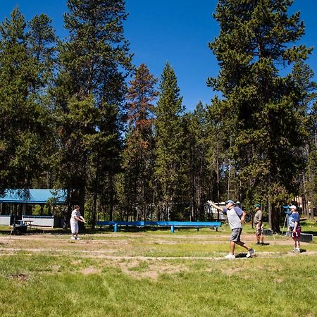 Bend-Sunriver Camping Resort Two-Bedroom Cabin 7 Exterior photo