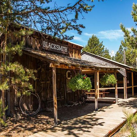 Bend-Sunriver Camping Resort Two-Bedroom Cabin 7 Exterior photo