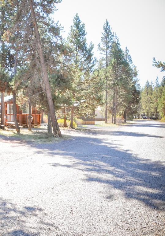 Bend-Sunriver Camping Resort Two-Bedroom Cabin 7 Exterior photo