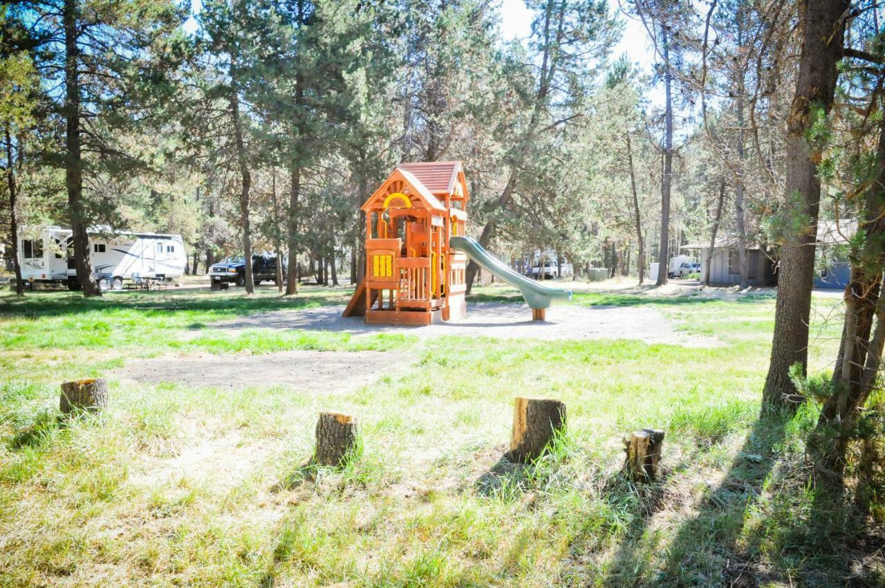 Bend-Sunriver Camping Resort Two-Bedroom Cabin 7 Exterior photo