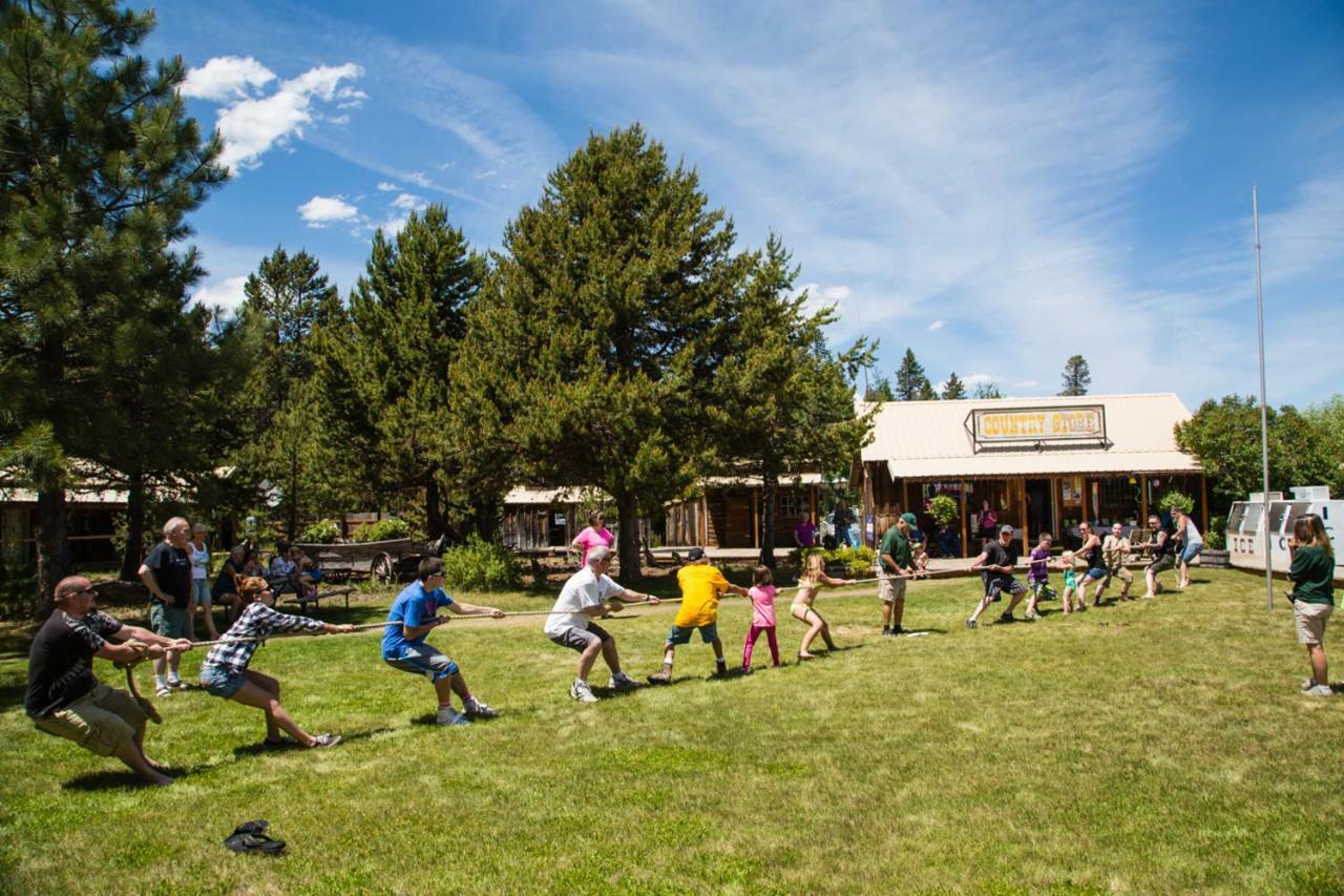 Bend-Sunriver Camping Resort Two-Bedroom Cabin 7 Exterior photo